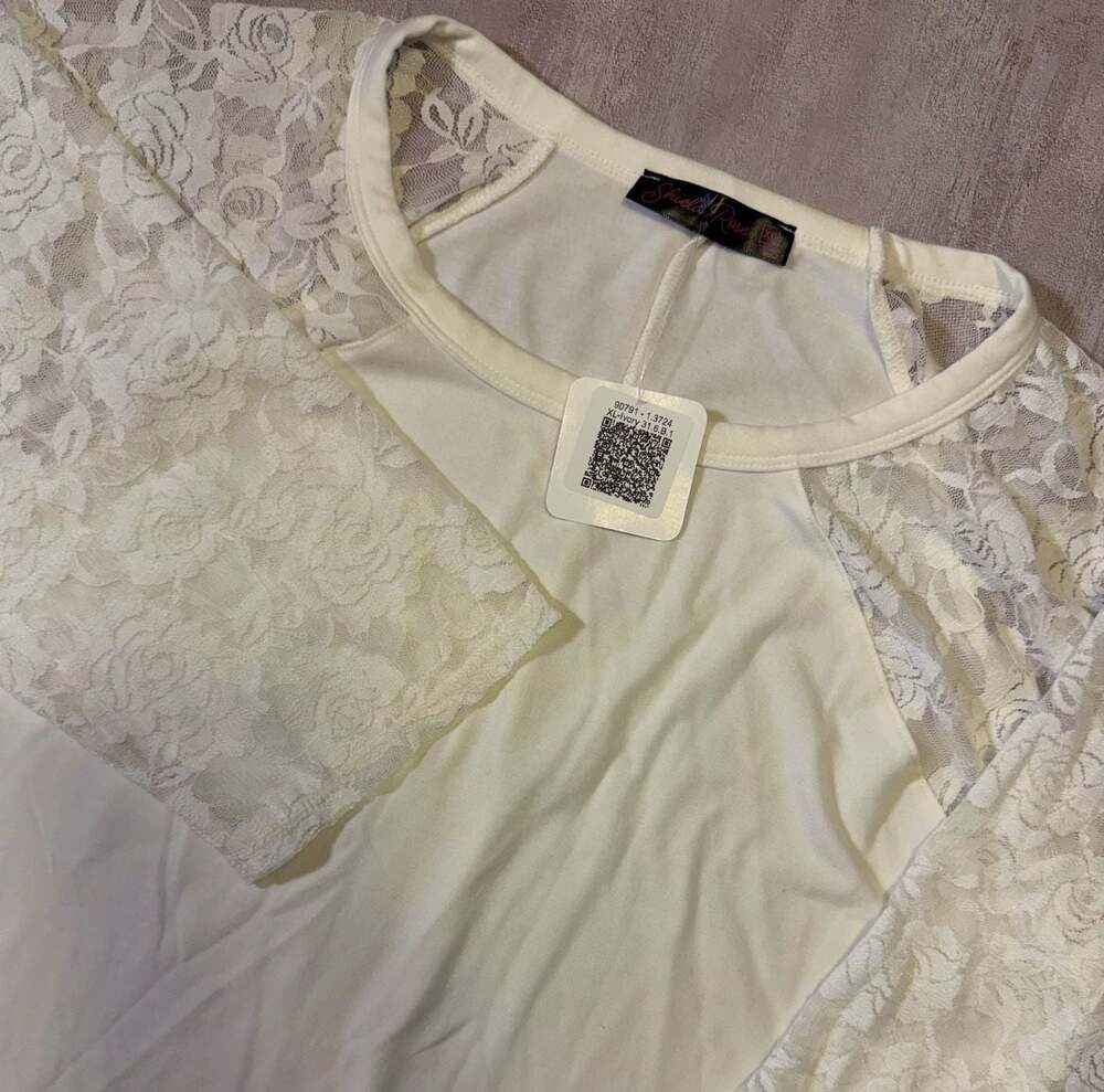 Shiela Rose Ivory Lace Sleeve Top Size XL